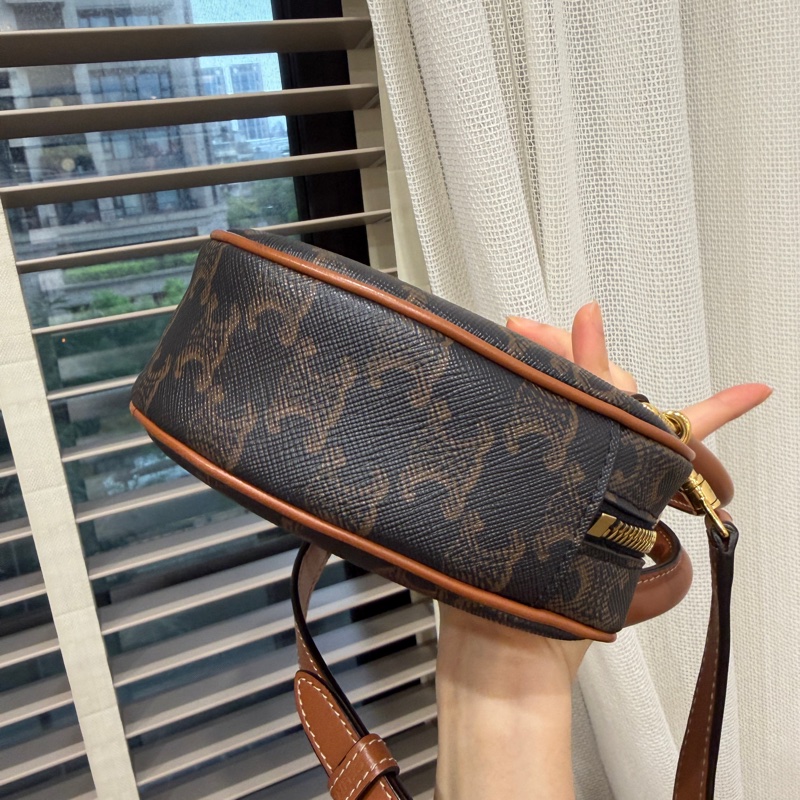 99新🈶台灣購證❤️ celine #老花 #愛心包 #斜背包 #小廢包-8