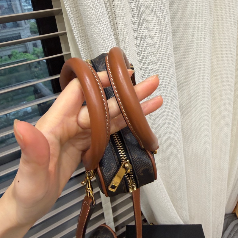 99新🈶台灣購證❤️ celine #老花 #愛心包 #斜背包 #小廢包-11