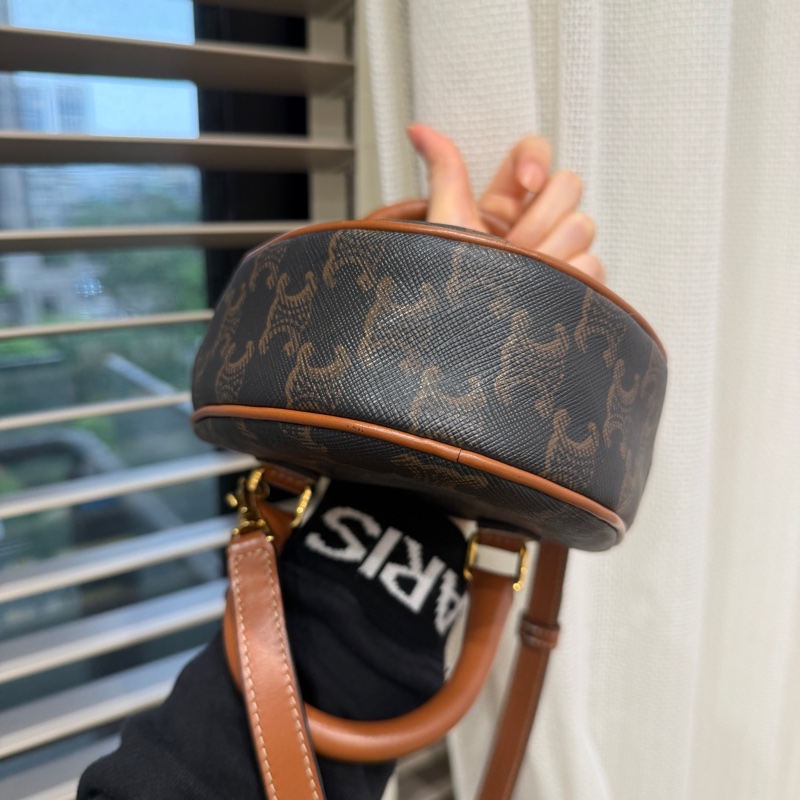 99新🈶台灣購證❤️ celine #老花 #愛心包 #斜背包 #小廢包-13