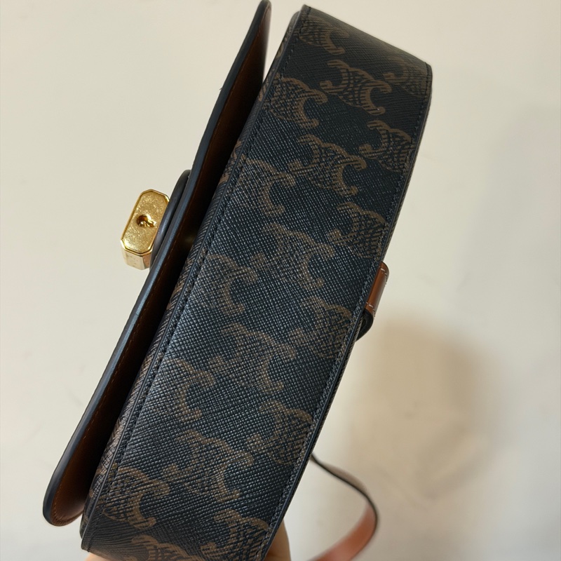 全新全配❤️ celine #老花 #肩背包 #鎖頭腋下包 #lisa同款-11