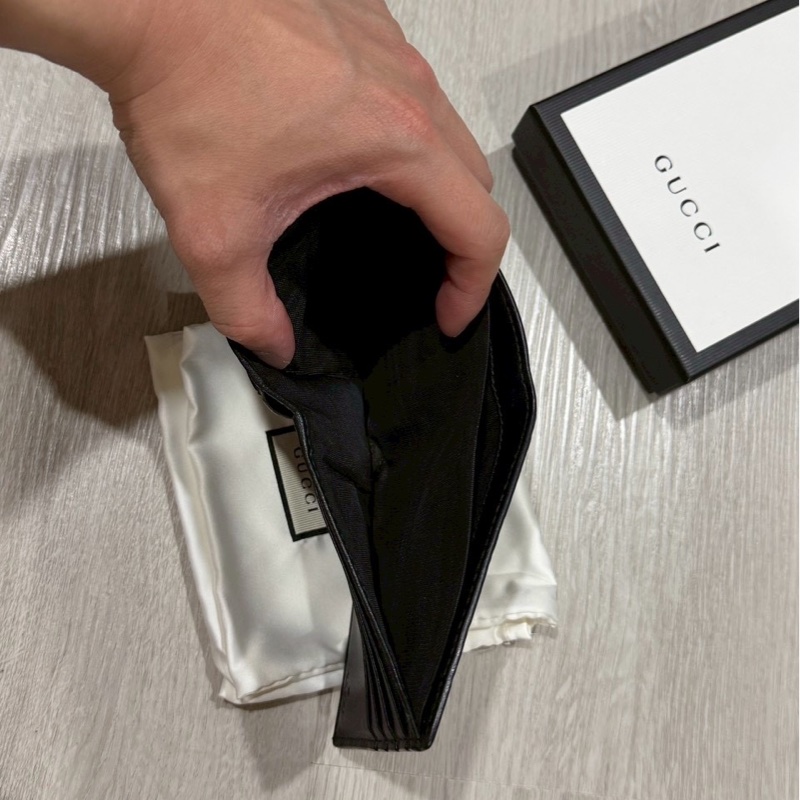 GUCCI黑色雙G壓紋 男短夾-13