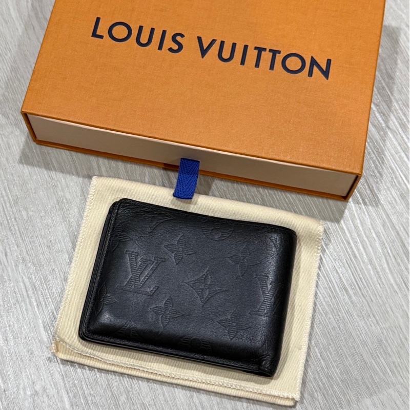 Louis Vuitton黑色壓紋Multiple短夾-1