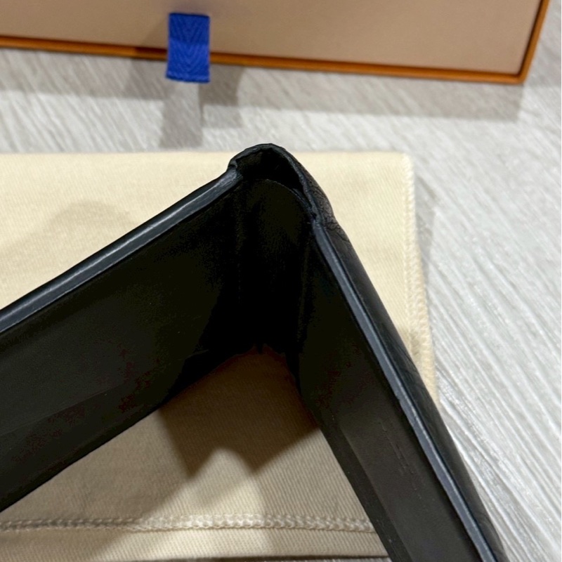 Louis Vuitton黑色壓紋Multiple短夾-6