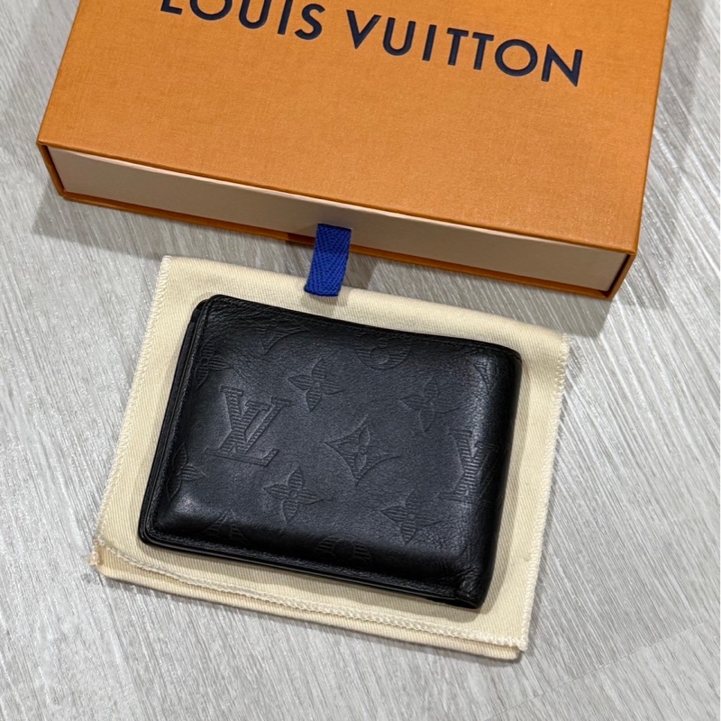 Louis Vuitton黑色壓紋Multiple短夾-7