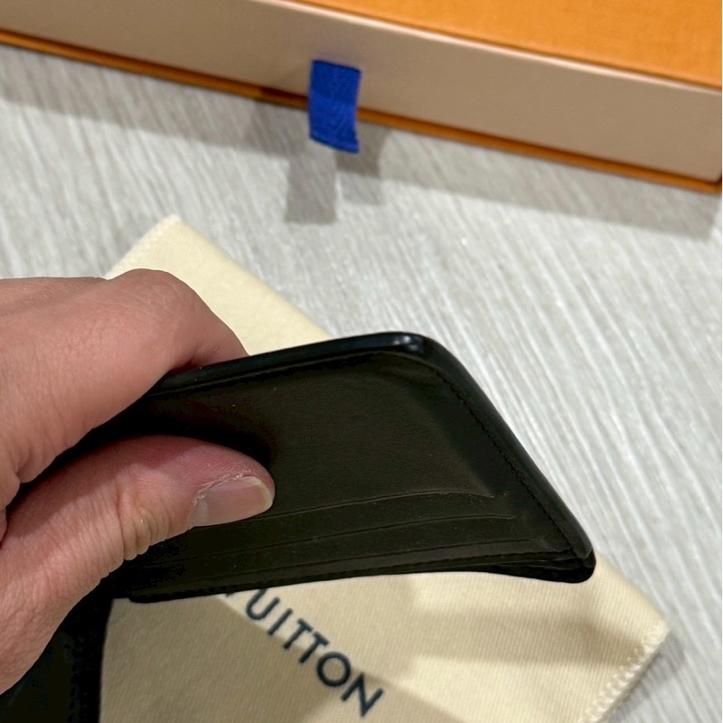 Louis Vuitton黑色壓紋Multiple短夾-15