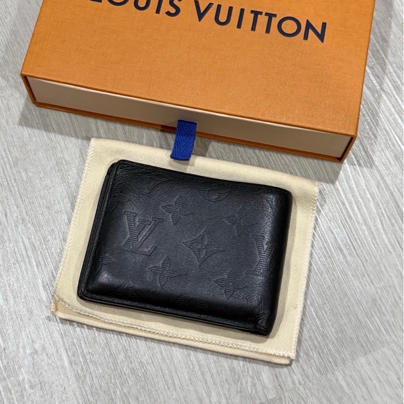 Louis Vuitton黑色壓紋Multiple短夾-23