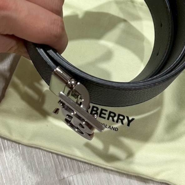 BURBERRY男用雙面皮帶 尺寸95-12