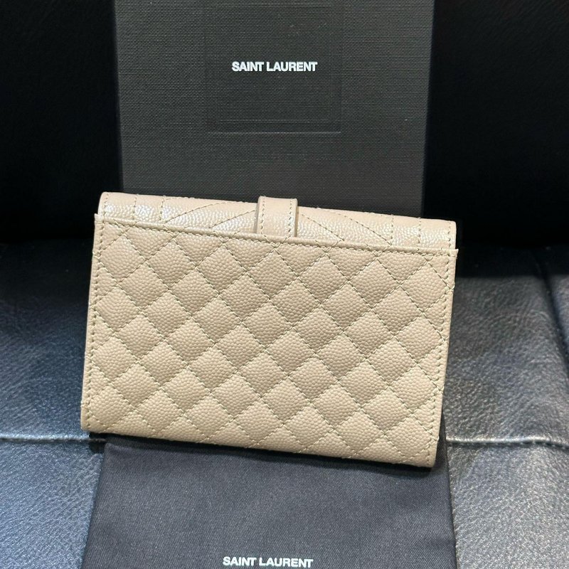 💎Han's house精品服飾💎SAINT LAURENT YSL 小牛皮 荔枝紋 信封 卡包 奶茶色義大利製-3