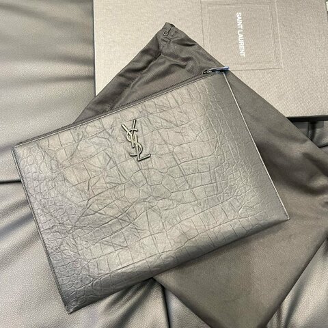 💎Han's house精品服飾💎SAINT LAURENT 手拿包 羊皮 鱷魚壓紋 YSL 453249  25x35x1