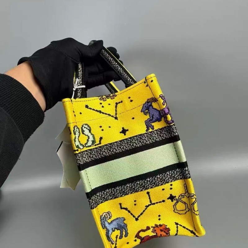 DIOR BookTote 限定星座圖案黃色 刺繡托特包Tote包26*14*21cm 99新配件塵袋吊牌-5