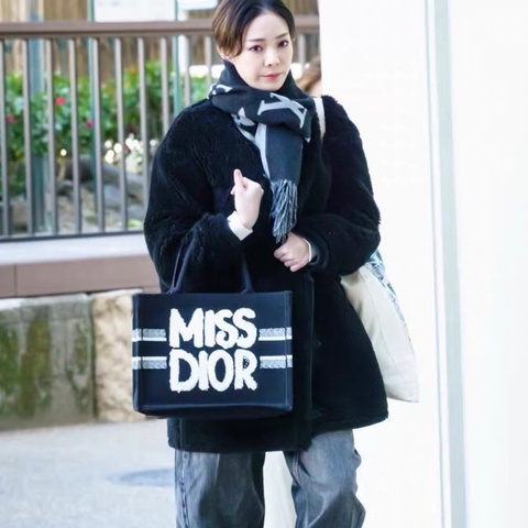 Dior Miss Dior Graffiti托特包小號 黑色 白色刺繡款26 × 22 × 14 99新配件塵袋