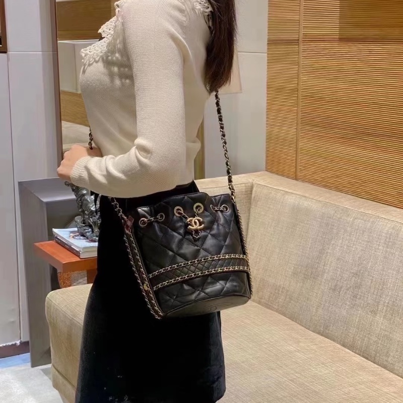 Chanel 黑金 限量 抽繩 水桶包菠蘿金幣滾邊鏈條16.5*19*11.5cm 99新配件塵袋 購證 保卡-1