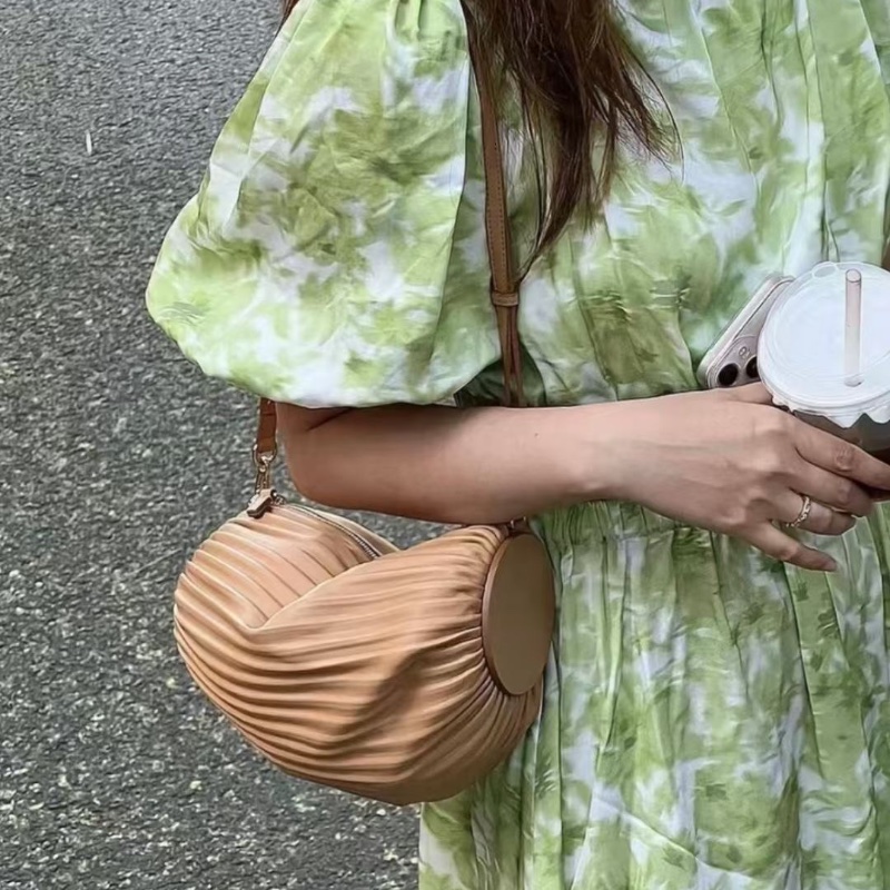 Loewe 暖沙色肩背包26.5*8.5*8.5 99新配件塵袋-0