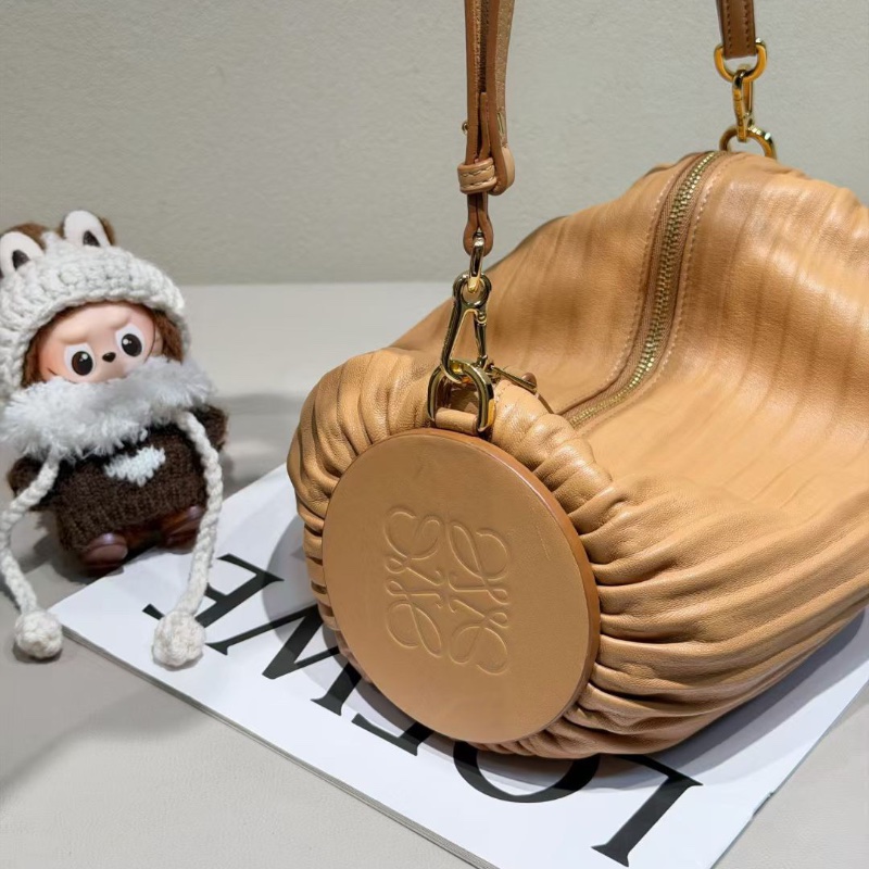 Loewe 暖沙色肩背包26.5*8.5*8.5 99新配件塵袋-2