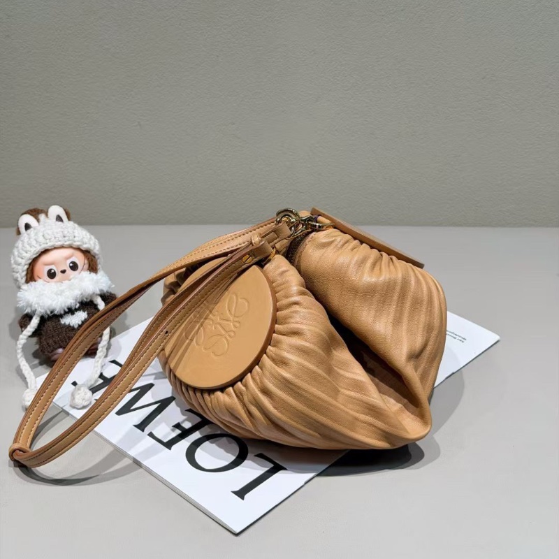 Loewe 暖沙色肩背包26.5*8.5*8.5 99新配件塵袋-4