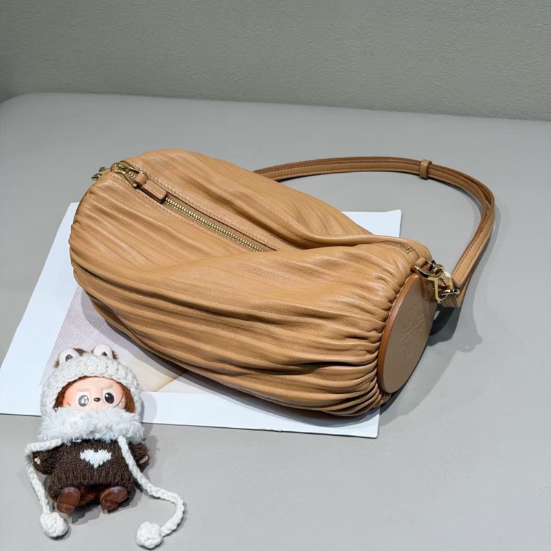 Loewe 暖沙色肩背包26.5*8.5*8.5 99新配件塵袋-5