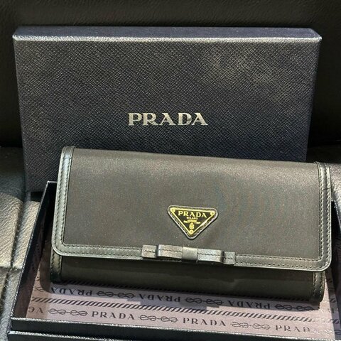 💎Han's house精品服飾💎PRADA 三角鐵牌 尼龍 牛皮 零錢袋 長夾