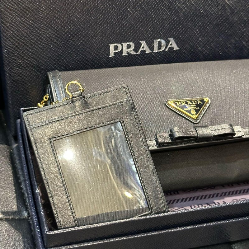 💎Han's house精品服飾💎PRADA 三角鐵牌 尼龍 牛皮 零錢袋 長夾-3