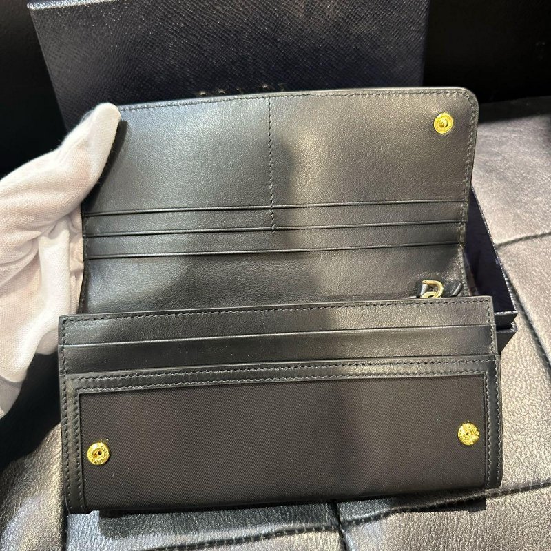 💎Han's house精品服飾💎PRADA 三角鐵牌 尼龍 牛皮 零錢袋 長夾-6