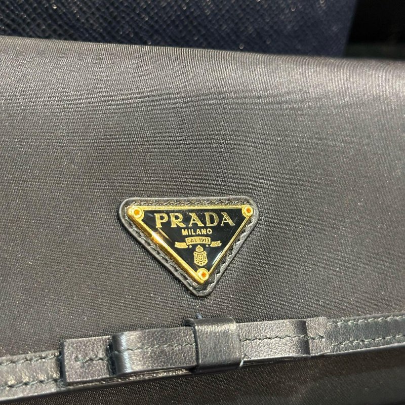 💎Han's house精品服飾💎PRADA 三角鐵牌 尼龍 牛皮 零錢袋 長夾-7