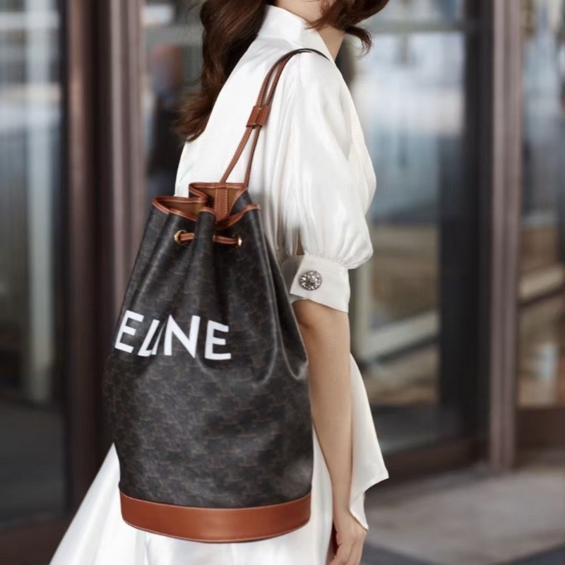 Celine Triomphe 老花凱旋門 水桶後背包40*24*16cm 99新配件購證塵袋-0