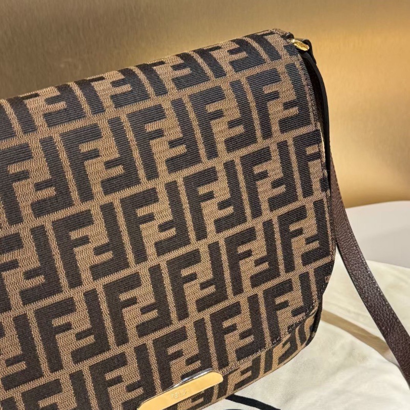Fendi 老花 帆布 翻蓋 郵差包 29*25cm 98新配件塵袋-2