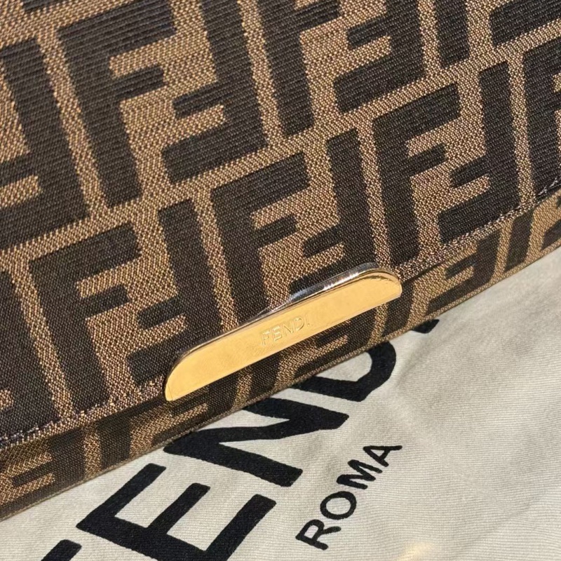 Fendi 老花 帆布 翻蓋 郵差包 29*25cm 98新配件塵袋-3