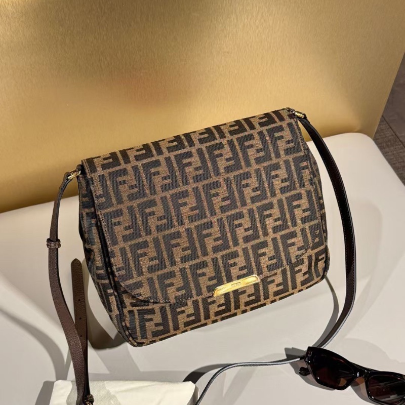 Fendi 老花 帆布 翻蓋 郵差包 29*25cm 98新配件塵袋-5