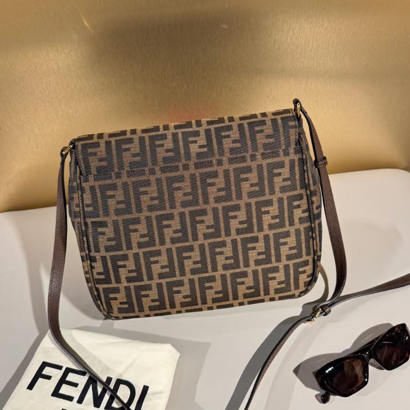 Fendi 老花 帆布 翻蓋 郵差包 29*25cm 98新配件塵袋-6