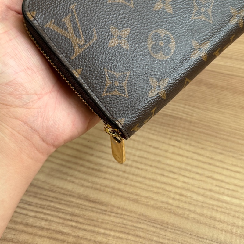 LV 老花ㄇ拉長夾-13