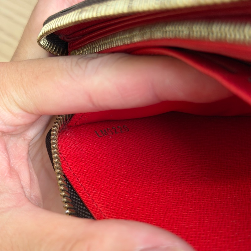 LV 老花ㄇ拉長夾-18