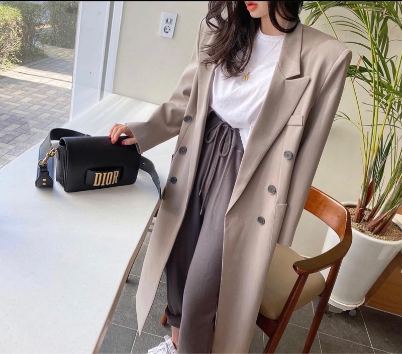 近全新 Dior 迪奧中號黃金尺寸 黑色立體復古金logo 荔枝牛皮肩背斜背包-2