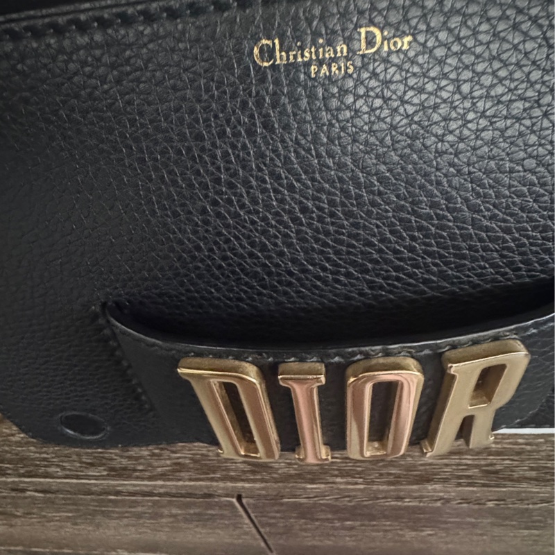 近全新 Dior 迪奧中號黃金尺寸 黑色立體復古金logo 荔枝牛皮肩背斜背包-4