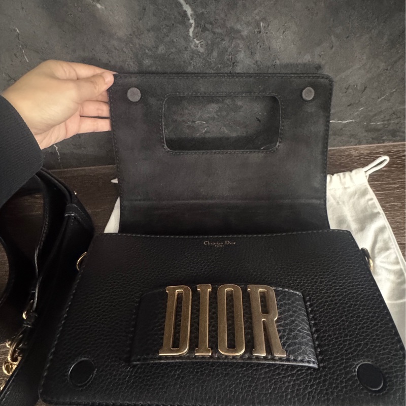 近全新 Dior 迪奧中號黃金尺寸 黑色立體復古金logo 荔枝牛皮肩背斜背包-5