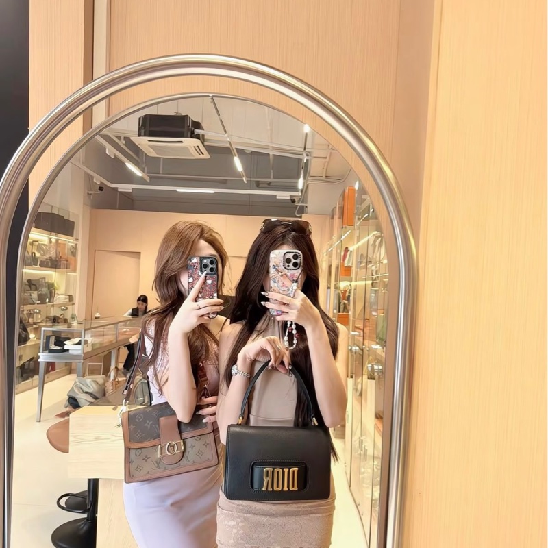 近全新 Dior 迪奧中號黃金尺寸 黑色立體復古金logo 荔枝牛皮肩背斜背包-8