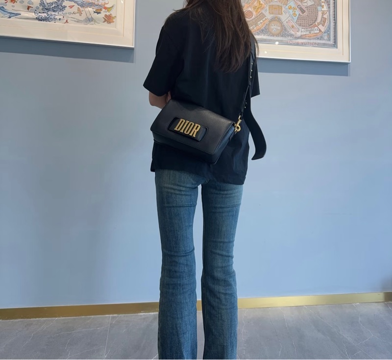 近全新 Dior 迪奧中號黃金尺寸 黑色立體復古金logo 荔枝牛皮肩背斜背包-9
