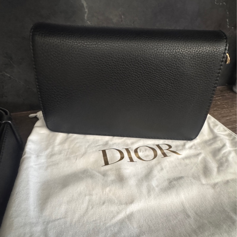 近全新 Dior 迪奧中號黃金尺寸 黑色立體復古金logo 荔枝牛皮肩背斜背包-14