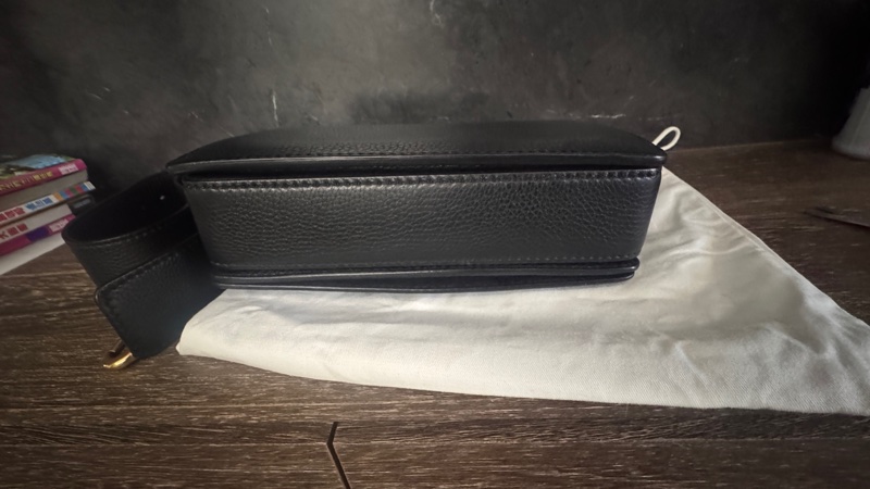 近全新 Dior 迪奧中號黃金尺寸 黑色立體復古金logo 荔枝牛皮肩背斜背包-16