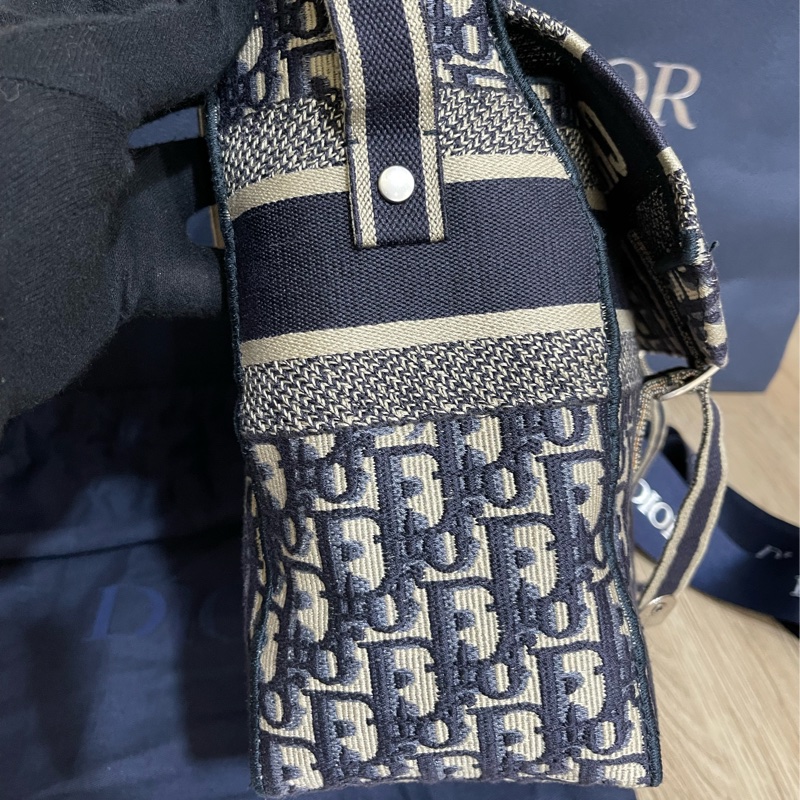 Dior經典緹花郵差包（台灣專櫃購入）目前原價13萬5000-13