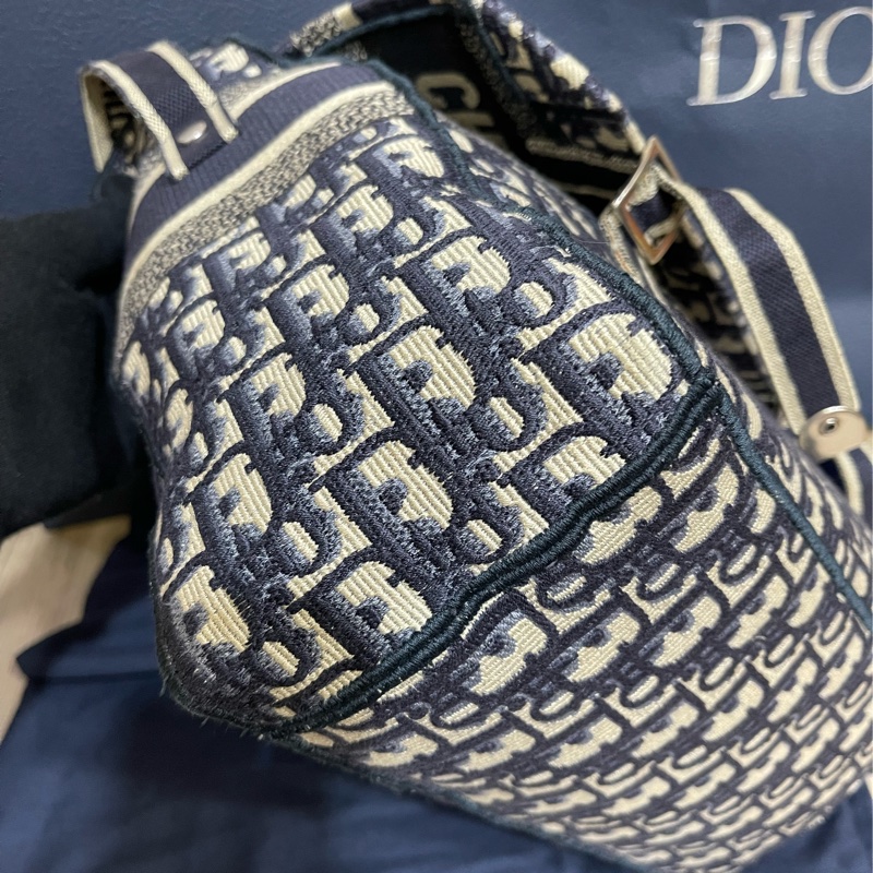 Dior經典緹花郵差包（台灣專櫃購入）目前原價13萬5000-14
