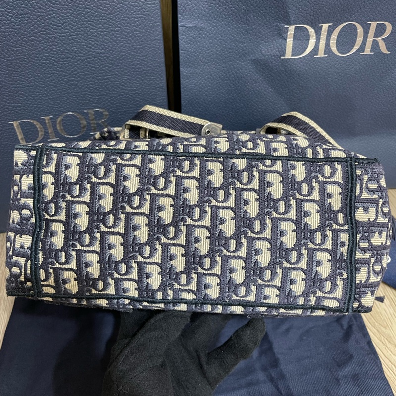 Dior經典緹花郵差包（台灣專櫃購入）目前原價13萬5000-15