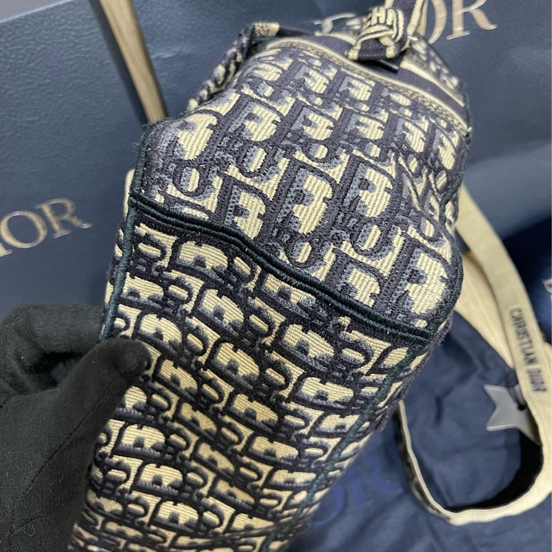 Dior經典緹花郵差包（台灣專櫃購入）目前原價13萬5000-16