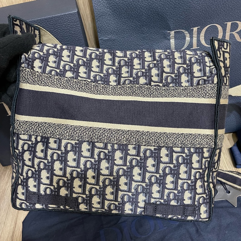 Dior經典緹花郵差包（台灣專櫃購入）目前原價13萬5000-17