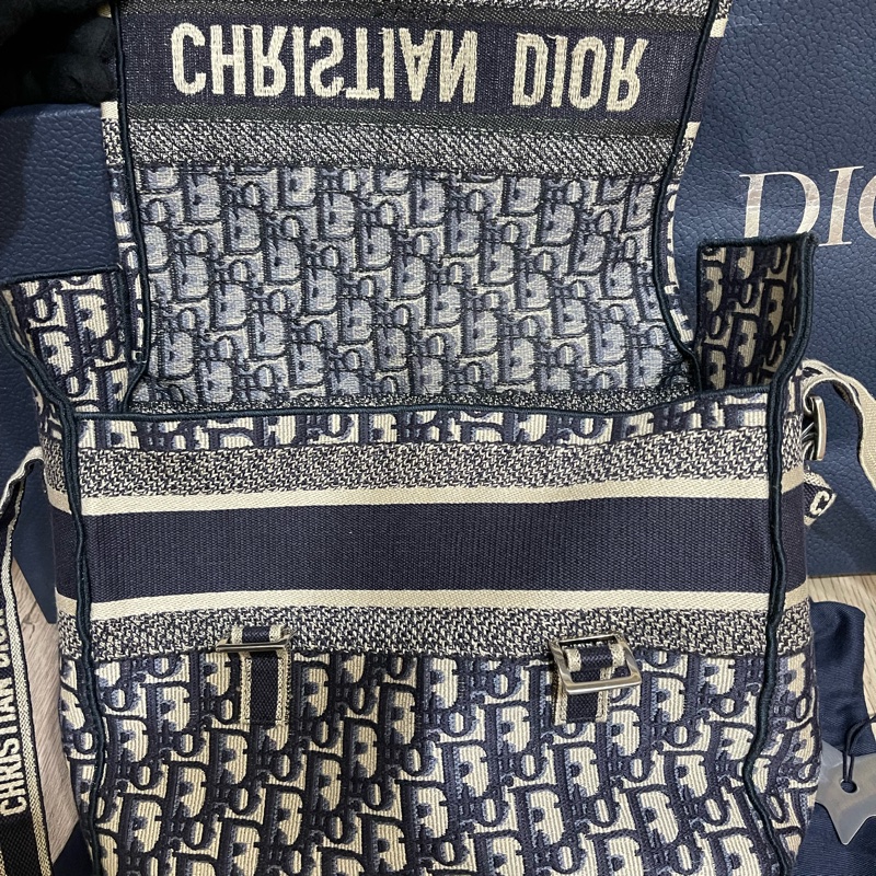 Dior經典緹花郵差包（台灣專櫃購入）目前原價13萬5000-18