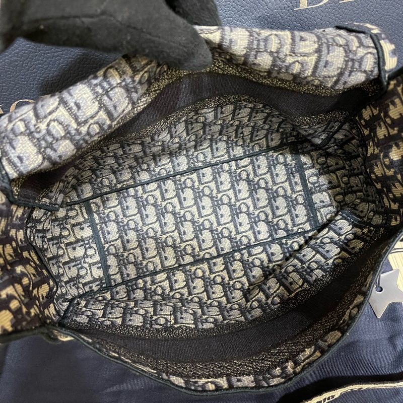 Dior經典緹花郵差包（台灣專櫃購入）目前原價13萬5000-19