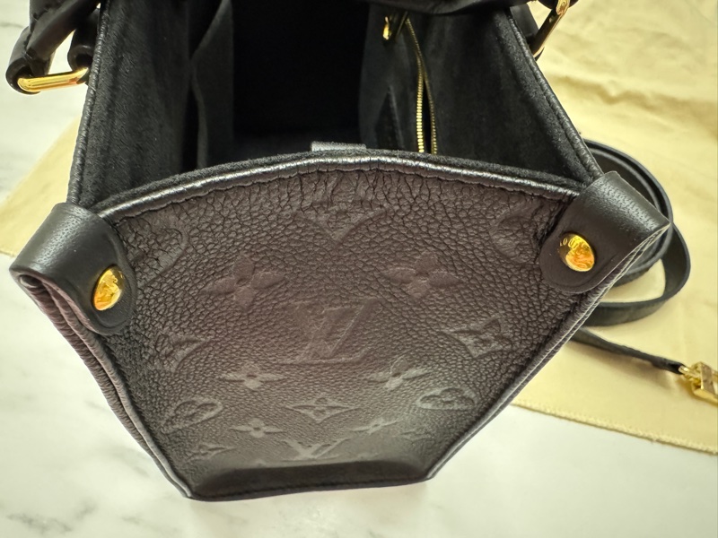 LV OnTheGo PM 黑色 LOUIS VUITTON-1