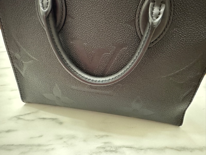 LV OnTheGo PM 黑色 LOUIS VUITTON-7