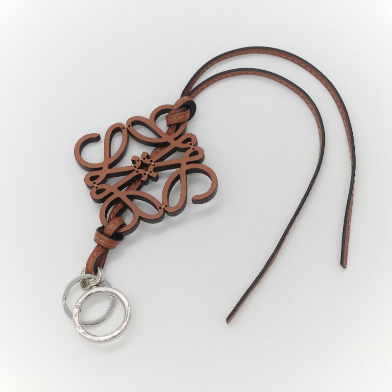 Loewe 羅威 Anagram 棕色 經典小牛皮 掛飾-1