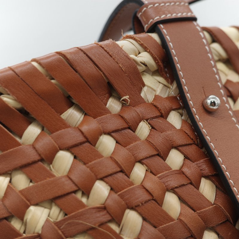 Loewe 羅威 Basket 雙色拼接原色棕櫚葉 小牛皮 中型編織手包-9