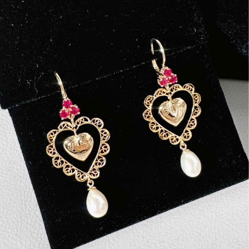 DG 杜嘉班納 珠寶系列，彩寶愛心珍珠耳環-1